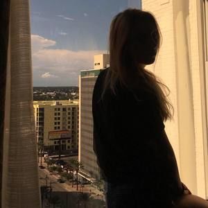 Meet your Posher, Becca